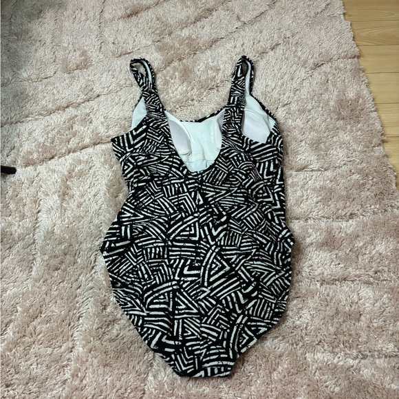 Speedo black and white one piece swimsuit size XL - Picture 2 of 3